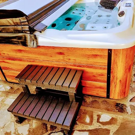 Dva Duby ロッジ Nana